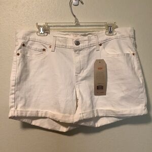 Levi’s strauss NWT Women’s cream rolled hem  size 31 mid‎ length mid rise shorts